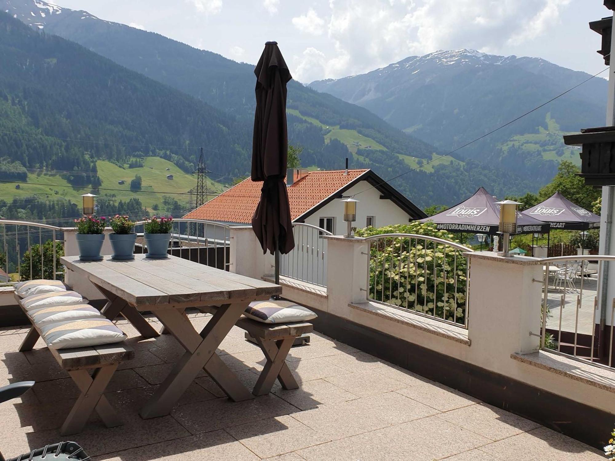 Haus Anna Ein Haus Mit Herz Fliess Phòng bức ảnh